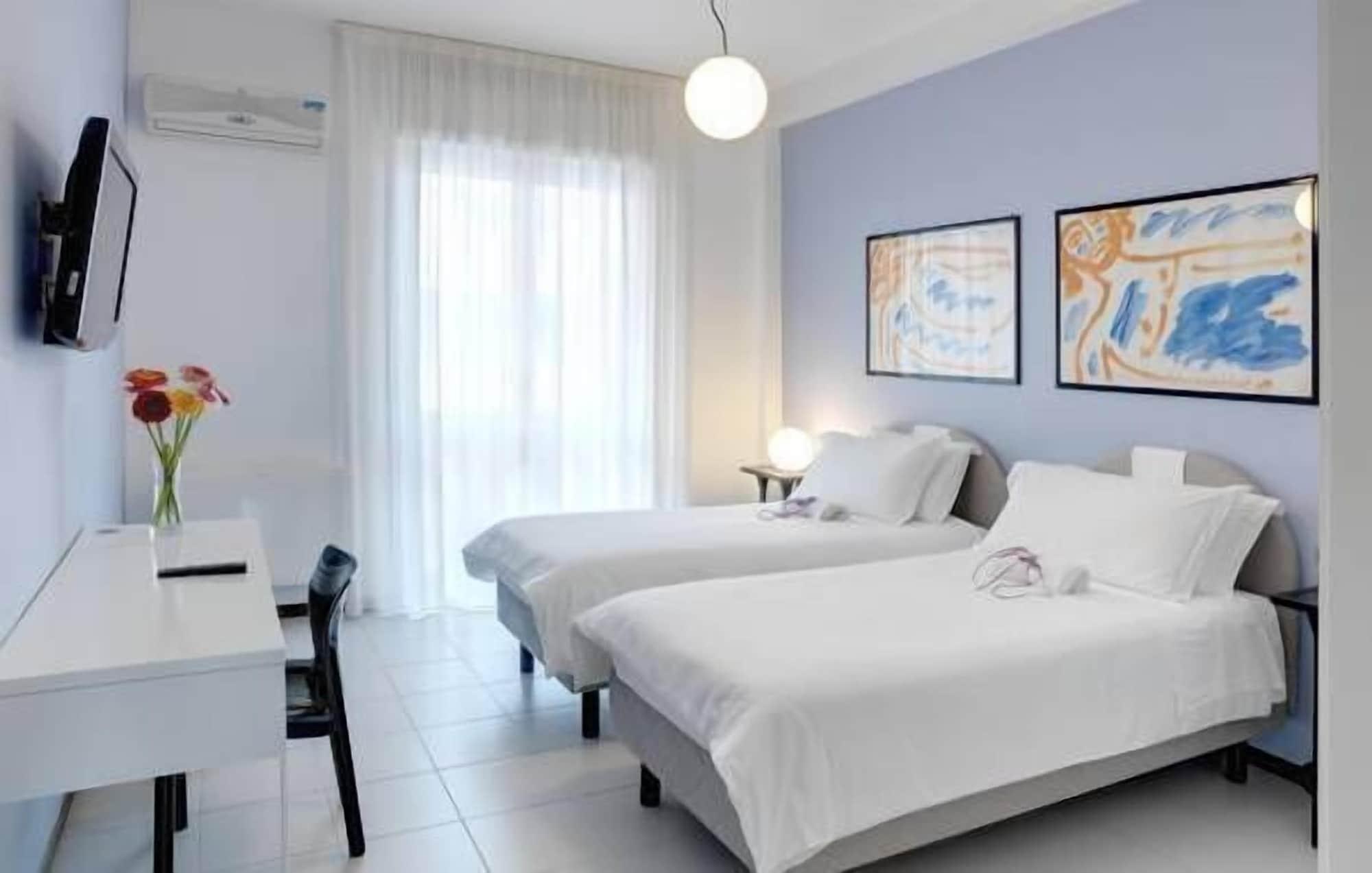 Hotel Zenit Salento เลชเช ภายนอก รูปภาพ