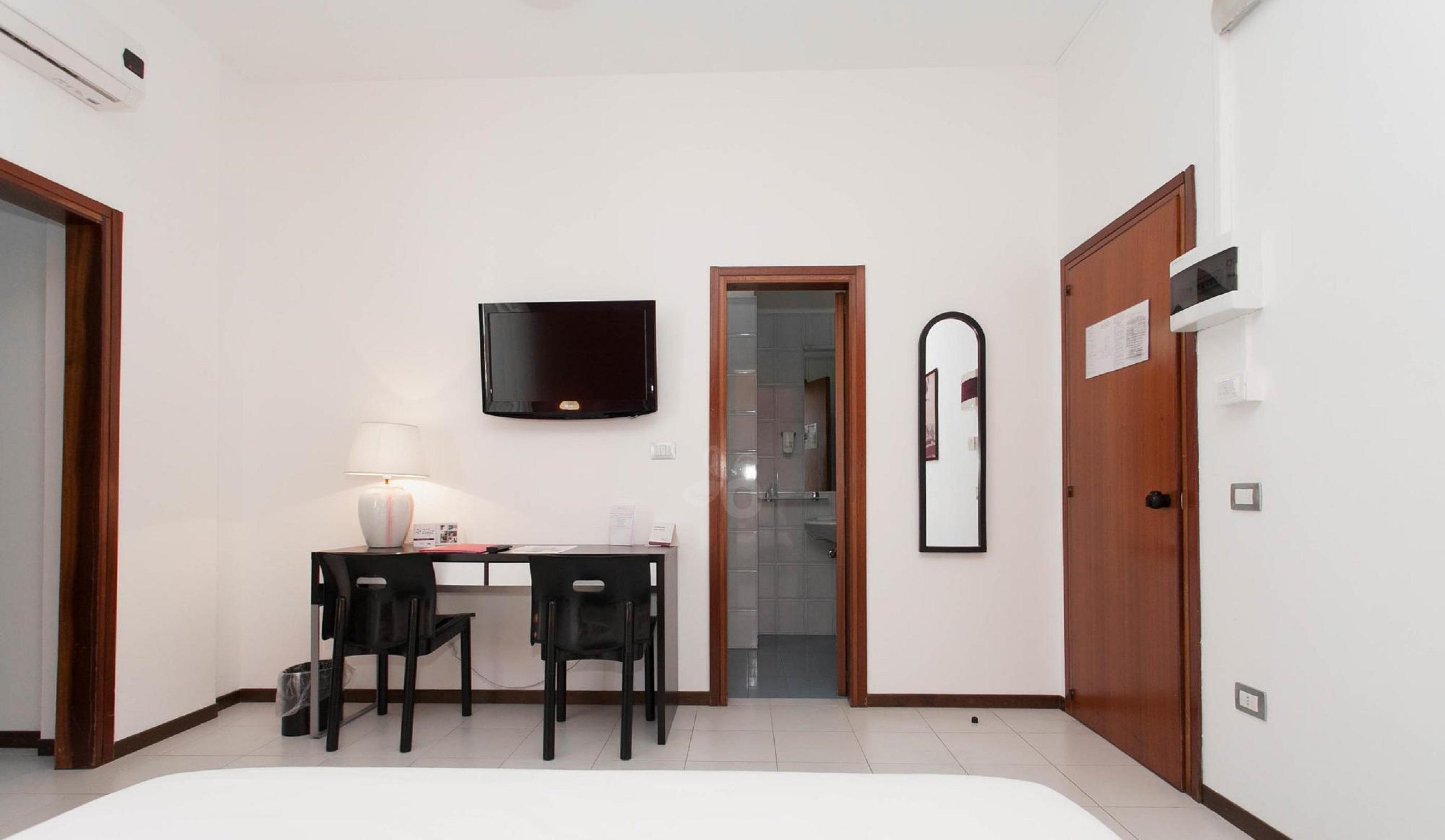 Hotel Zenit Salento เลชเช ภายนอก รูปภาพ