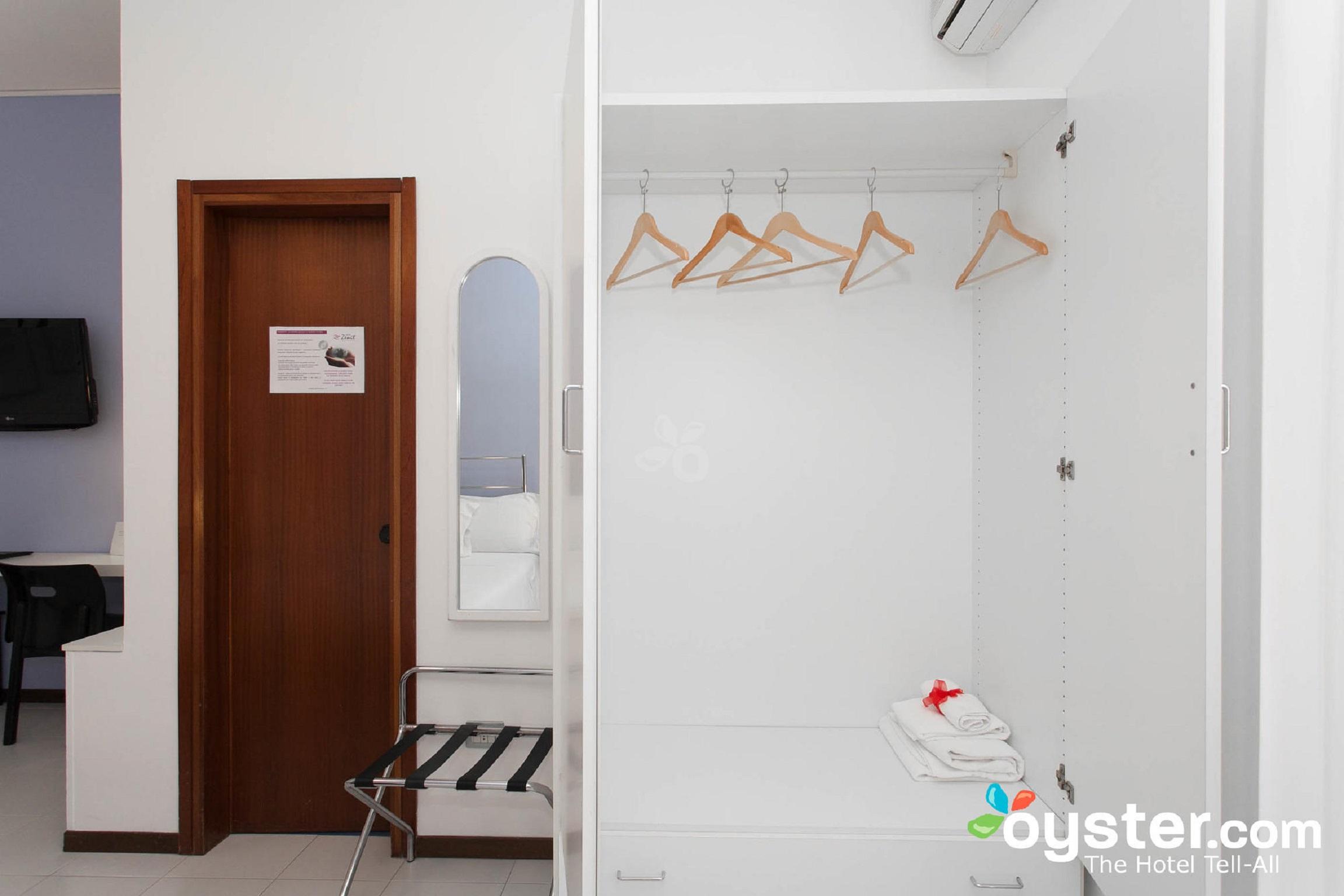 Hotel Zenit Salento เลชเช ภายนอก รูปภาพ