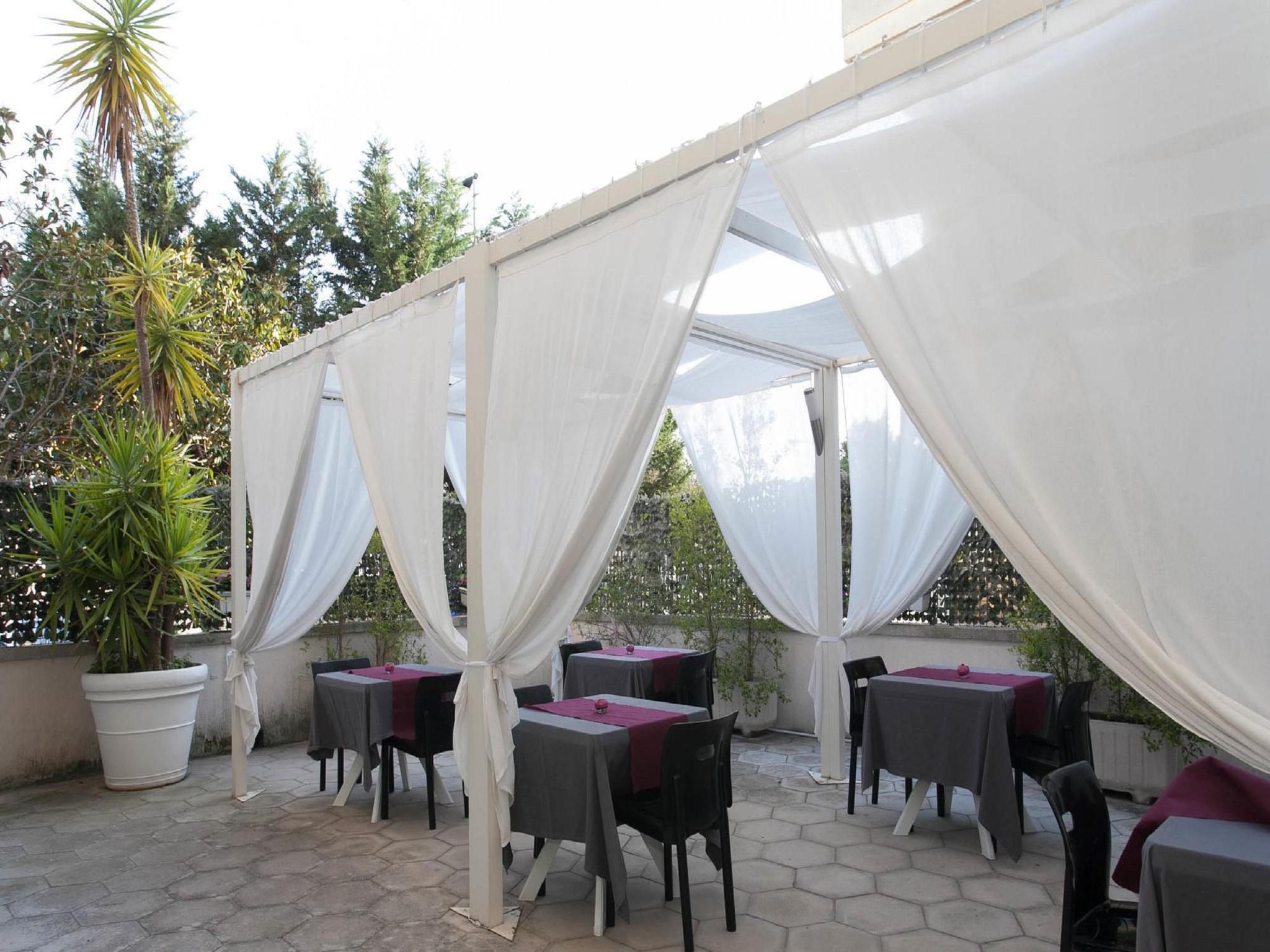 Hotel Zenit Salento เลชเช ภายนอก รูปภาพ