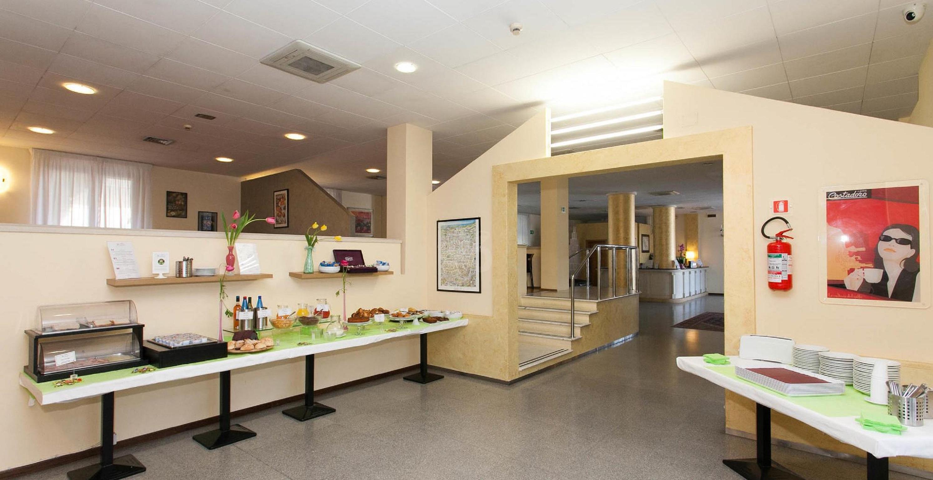 Hotel Zenit Salento เลชเช ภายนอก รูปภาพ