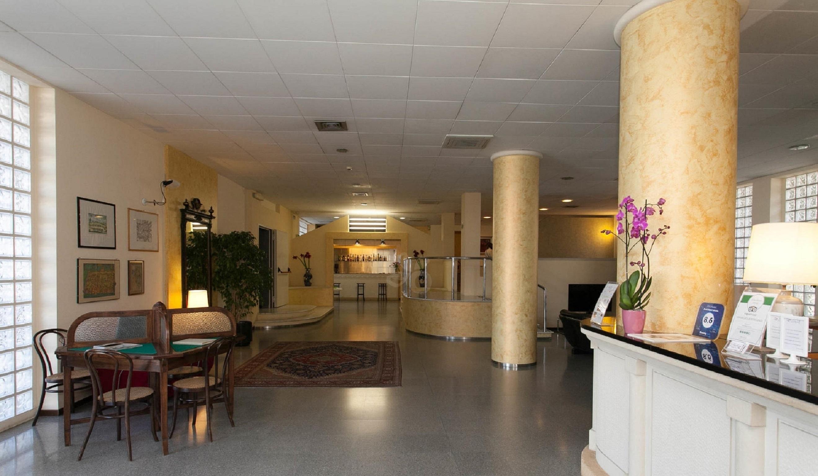 Hotel Zenit Salento เลชเช ภายนอก รูปภาพ