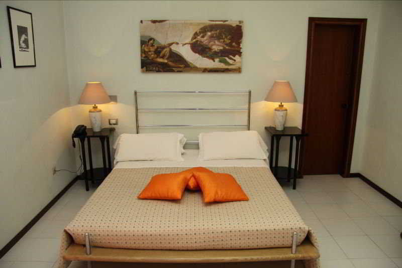 Hotel Zenit Salento เลชเช ภายนอก รูปภาพ